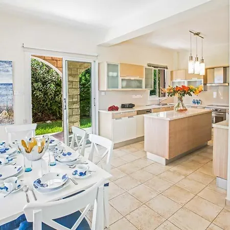 ヴィラ Sleeps 6 With Pool Air Con And Wifi