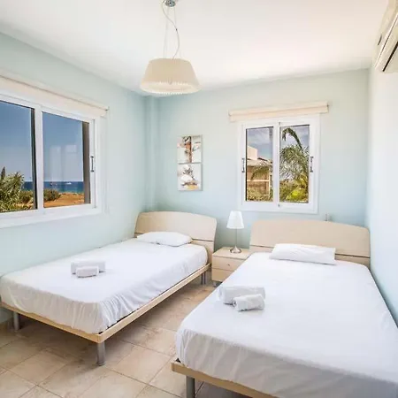 Sleeps 6 With Pool Air Con And Wifi パラリムニ