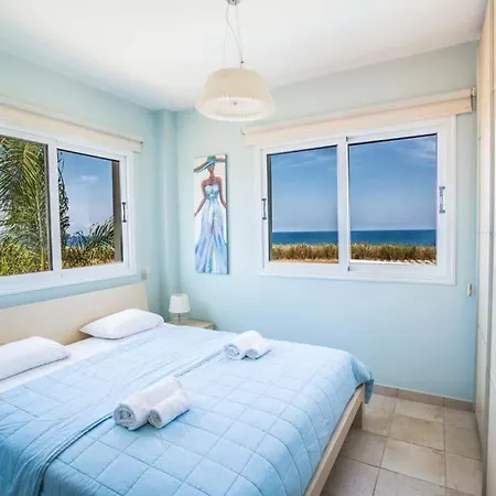 Sleeps 6 With Pool Air Con And Wifi * パラリムニ