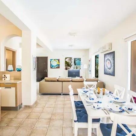 Sleeps 6 With Pool Air Con And Wifi Villa
